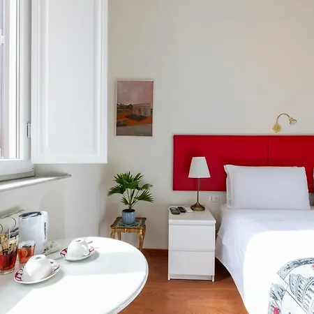 Superior Relais Fcollection Temple View بيت ضيافة روما